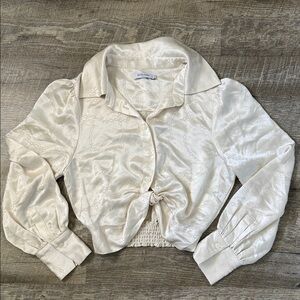 Petite Studio NYC Cream Cropped Blouse Size Small